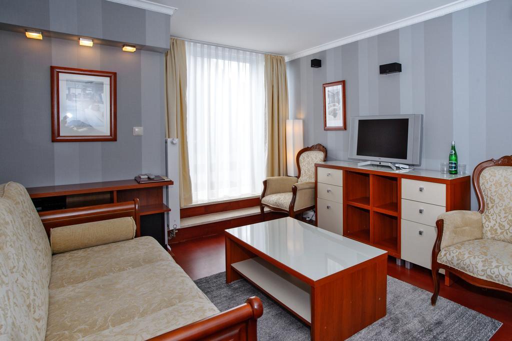 Hotel Niedzwiadek 브지제 키세프스키에 외부 사진